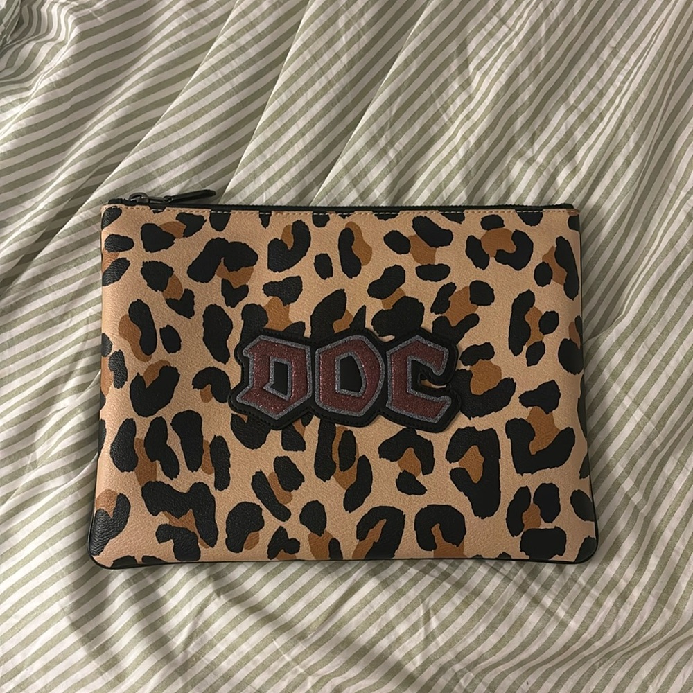 Coach doc leopard giant clutch - Snow White and 7 dwarves collab